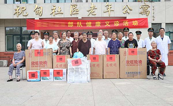 驻济某部队到祝甸养老公寓 开展暖心帮困义诊活